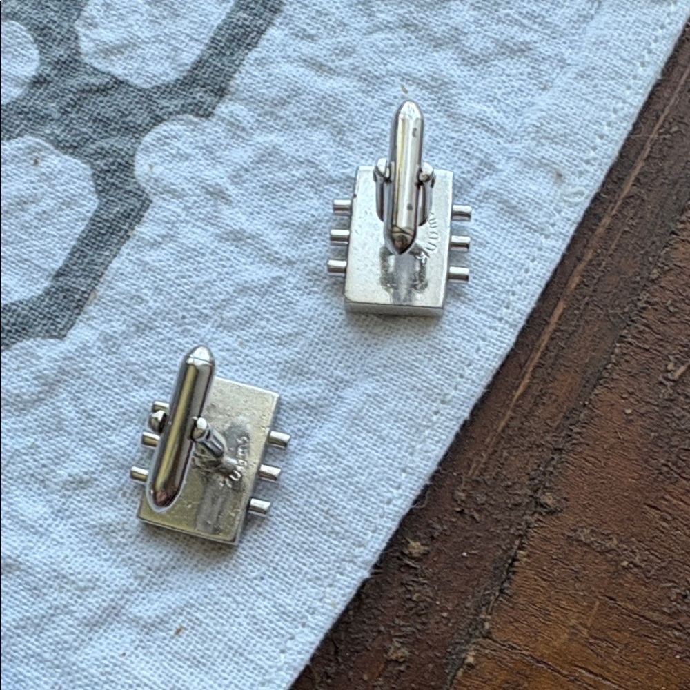 Modern Silver Rectangular Cufflinks - Picture 5 of 6